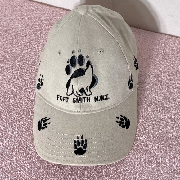 Beige Fort Smith N.W.T Wolf Paw Prints Hat Adult - Picture 1 of 9